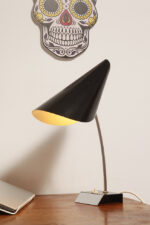 Czarna metalowa duża lampa biurkowa „Zakonnica” TYP 0513 z pochylnym zdejmowanym kloszem, Josef Hůrka dla Napako, Czechosłowacja, lata 70. - obrazek 31