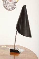 Czarna metalowa duża lampa biurkowa „Zakonnica” TYP 0513 z pochylnym zdejmowanym kloszem, Josef Hůrka dla Napako, Czechosłowacja, lata 70. - obrazek 58