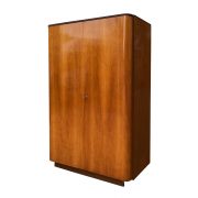 Orzechowa dwudrzwiowa szafa, Interiér Praha, Czechosłowacja, lata 60.