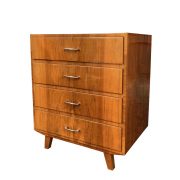 Nieduża jasna komoda w połysku z czterema szufladami, Polska, lata 70.