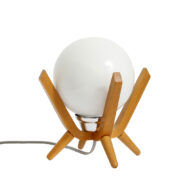 Szklana mleczna lampa biurkowa/nocna, TYP S-135, Dřevo Humpolec, Czechosłowacja, lata 70.