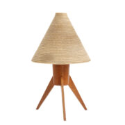 Nieduża lampa nocna na drewnianym trójnogu firmy Pokrok Žilina, Czechosłowacja lata 60.