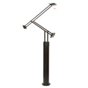 Czarna metalowa lampa biurkowa/podłogowa z przeciwagą Tizio, proj. Richard Sapper dla firmy Artemide, Włochy, lata 70.