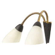 Dwupunktowy metalowy kinkiet z giętymi ramionami i szklanymi kloszami, Niemcy, lata 60.