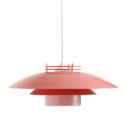 W różnych odcieniach różu skandynawska metalowa lampa wisząca Leto Pendel firmy Top Lamper, Dania, lata 80-90.