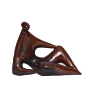 Porcelanowa purpurowa figurka/postać siedząca "Spokój", projekt János Török dla Zsolnay, Węgry, wzór z 1961 roku