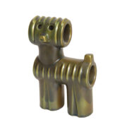 W różnych odcieniach zgniłej zieleni porcelanowa figurka Pies-Fajka, projekt Judit Nádor dla Zsolnay, Węgry, wzór z 1967 roku