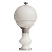 Duża biała dwupunktowa lampa biurkowa/nocna/stołowa ze szklanym mleczno białym kloszem, firma Mazzega, Włochy, lata 60.