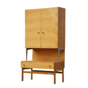 Jasny kredens z dolną szufladą i metalowymi wspornikami, Jitona Soběslav, Czechosłowacja, 1978 rok