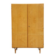 Nieduża jesionowa dwudrzwiowa szafa w połysku, proj. František Mezulánik dla Nový Domov, Czechosłowacja, 1971 rok