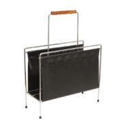 Chromowany gazetnik z czarnej eko skóry na metalowej konstrukcji,  Niemcy lata 70.