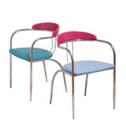 Krzesło w stylu Memphis na chromowanej konstrukcji z drewnianym oparciem w kolorze fuksji, Czechosłowacja, lata 80.