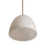 Jednopunktowa lampa sufitowa z mleczno-białym szklanym kloszem, Osvietlovací Sklo, Czechosłowacja, lata 70.