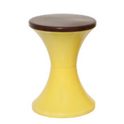 Plastikowy żółto-brązowy taboret/stołek z Zakładu Tworzyw Sztucznych  Krywałd-Erg w Knurowie, Polska, lata 70.