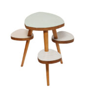 Smukły kwietnik/mały stoliczek/pomocnik z czterema laminowanymi trójkątnymi blatami, Czechosłowacja, lata 60.