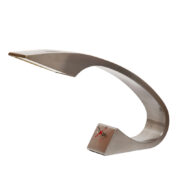 Duża stalowa postmodernistyczna lampa gabinetowa z niedużym zegarkiem "Impala" firmy Fase, Hiszpania, lata 70.