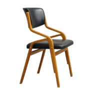 Krzesło z giętej sklejki fornirowanej drewnem bukowym z czarną tapicerką ze skaju, proj. Ludvík Volák dla Dřevopodnik Holešov, Czechosłowacja, lata 70.