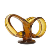 Szklana forma/wazon "Baran" o nieregularnym kształcie w kolorze bursztynowym/miodowym , Huta Szkła Wołomin, Polska, lata 70.
