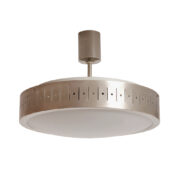 Trzypunktowa krótka, metalowa, ażurowa lampa sufitowa UFO ze szklanym mleczno-białym kloszem, Space Age, Niemcy, 1975 rok