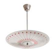 Mleczno-biała szklana trzypunktowa lampa sufitowa „Parasolka” z czerwonym ręcznie malowanym geometrycznym wzorem, Napako, Czechosłowacja, lata 60.