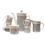 Fajansowy jasno szary ze złotym kwiatowym nadrukiem serwis do kawy/herbaty, Włocławskie Zakłady Ceramiki Stołowej, Polska lata 70.