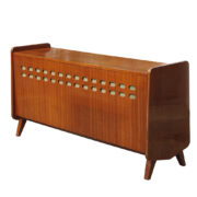 Bieliźniarka/skrinka na periny, czyli skrzynia na pościel w ciemnym mahoniowym fornirze w połysku lakierowana, Tatra Nabytok, Czechosłowacja, lata 60.