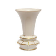 Porcelanowy nieduży kremowy wazon z kołnierzem i złoceniami, Art Deco, zakład Tillowitz /Tułowice, lata 30.