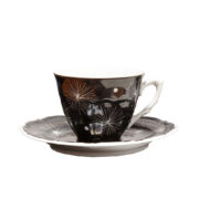 Porcelanowa czarna filiżanka do kawy/herbaty ze spodkiem, dekoracja proj. Ludmiła Pokornianka, ZPS Wałbrzych w Wałbrzychu, Polska, lata 60.