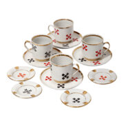 Biały porcelanowy serwis "brydżowy" do herbaty, lub kawy z czterema popielniczkami ze złoceniami, wzór "Roman", ZPS Chodzież, lata 70.