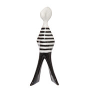 Czarno-biała porcelanowa figurka "Felek Marynarz", proj. Lubomir Tomaszewski, Zakłady Porcelany Stołowej "Ćmielów" w Ćmielowie, Polska, wzór z 1959 roku