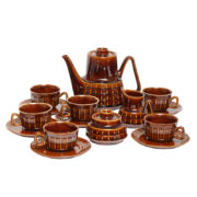 Fabrycznie nowy brązowy porcelitowy serwis do kawy/herbaty "Gofry", Zakłady Porcelitu Stołowego Pruszków, Polska, lata 70