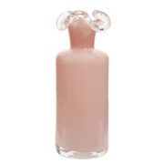 Różowy wysoki szklany dwuwarstwowy wazon z falbankami, Huta Szkła Gospodarczego "Tarnowiec", proj. Jerzy Słuczan Orkusz, Polska, lata 80.