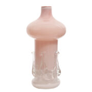 Różowy dekoracyjny duży szklany dwuwarstwowy wazon z koroną na jeden  kwiatek, Huta Szkła Gospodarczego "Tarnowiec", proj. Jerzy Słuczan Orkusz, Polska, lata 80.