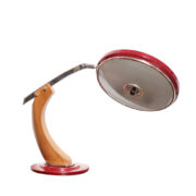 Czerwona metalowa lampa biurkowa z drewnianym ramieniem President, proj. Luis Pérez de la Oliva dla Fase, Hiszpania, lata 70.