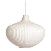 Jednopunktowa lampa sufitowa "Cebulka" z mleczno-białym szklanym dwuwarstwowym kloszem, Osvetlovací Sklo Valašské Medziřičí, Czechosłowacja, lata 70.