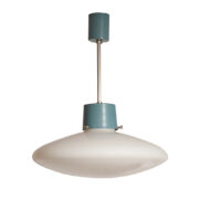 Niebieska metalowa jednopunktowa lampa sufitowa „UFO” z dużym mleczno-białym szklanym kloszem, Kamenický Šenov, Czechosłowacja, lata 60.