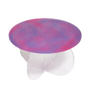 Lekki stolik kawowy/pomocnik z pleksiglasu z ręcznie malowanym melanżowym z przewagą różu z niesymetrycznym wzorem blatem i przezroczystymi nogami, Włochy po 2000 roku