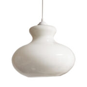 Średniej wielkości jednopunktowa mlecznobiała szklana lampa sufitowa "Kapelusz",  Polska, lata 80.