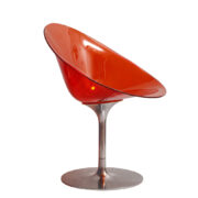 Czerwony, obrotowy fotel/krzesło jadalniane/biurowe "ERO S" z kubełkowym siedziskiem z przezroczystego poliwęglanu osadzonym na odlewanej aluminiowej podstawie, proj. Philippe Starck dla firmy Kartell, Włochy, wzór z 1999 roku