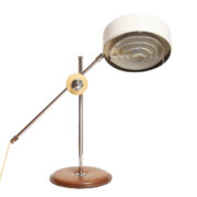 Metalowa dwupunktowa lampa biurkowa z jasnokremowym kloszem i jasno brązową skórzaną podstawą, model Simris, projekt Anders Pehrson dla Ateljé Lyktan, Szwecja, wzór z 1964 roku