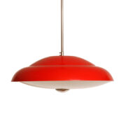 Czerwona metalowa trzypunktowa lampa sufitowa ze szklanym mleczno-białym kloszem z ażurową spiralą, Czechosłowacja, lata 60.