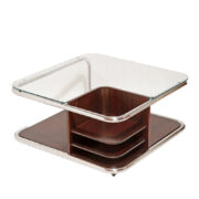 Niski mobilny stolik kawowy na chromowanej masywnej konstrukcji z trzema pólkami i szklanym górnym blatem, Włochy, lata 70.