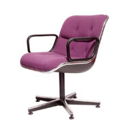 Obrotowe krzesło biurowe w fioletowym obiciu, projekt Charles Pollock dla firmy Knoll International, USA, wzór z 1963 roku