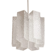 Jednopunktowa lampa złożona z sześciu przezroczystych podłużnych fakturowych kloszy z kwadratowym przekrojem zawieszonych na metalowej konstrukcji, Czechosłowacja, lata 70.