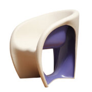 Fotel wypoczynkowy z polietylenu w kolorze piaskowej bieli z liliowym wnętrzem TYP MT 1, projekt Ron Arad dla Driade, Włochy, po 2000 roku