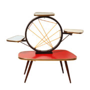 Kwietnik na czterech drewnianych tocznych nogach z jednym dużym i trzema małymi laminowanymi obłymi blatami w różnych kolorach, Niemcy, lata 60.