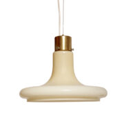 Jednopunktowa lampa wisząca w stylu art deco z cytrynowo-żółtym jasnym szklanym kloszem z metalowymi dodatkami w kolorze starego złota wisząca na stalowej lince, Czechosłowacja, lata 50.