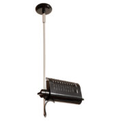 Czarna minimalistyczna metalowa lampa sufitowa z chromowanym ramieniem i lakierowanym na czarno mocowaniem sufitowym świecąca w sposób bezpośredni i pośredni , model "Colombo 885", projekt Joe Colombo dla Oluce, wzór z 1970 roku