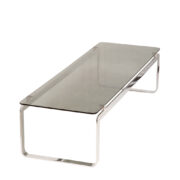 Modernistyczny prostokątny niski stolik kawowy/stolik pomocnik/ława na metalowej chromowanej giętej ramie z balem ze szkła dymionego, projekt przypisywany Vittorio Introini dla Saporiti, Włochy, lata 70.