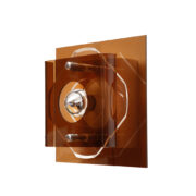 Kwadratowy półprzezroczysty kinkiet w stylu Space Age złożony z kilku równolegle ustawionych względem siebie płaszczyzn z akrylu/pleksi, firma Herda, Holandia, lata 70.